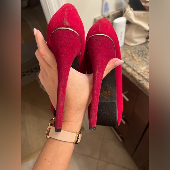 Red High Heels - Picture 5 of 9